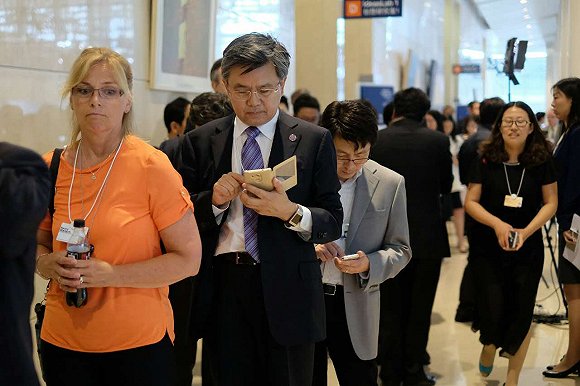 為見(jiàn)李世石，達(dá)沃斯會(huì)場(chǎng)排起長(zhǎng)龍